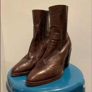 👢CROSSWALK 🐒 brown leather boots